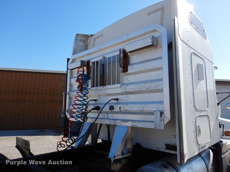 image for item KJ9024 2007 Kenworth T600B semi truck