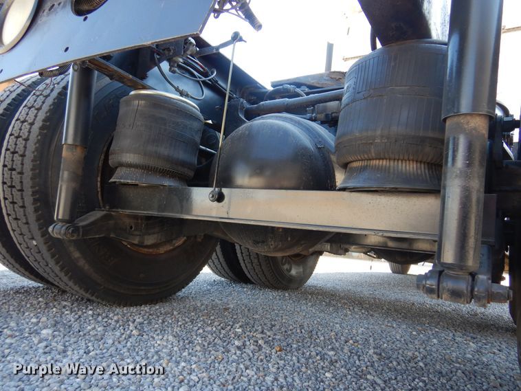 image for item KJ9024 2007 Kenworth T600B semi truck