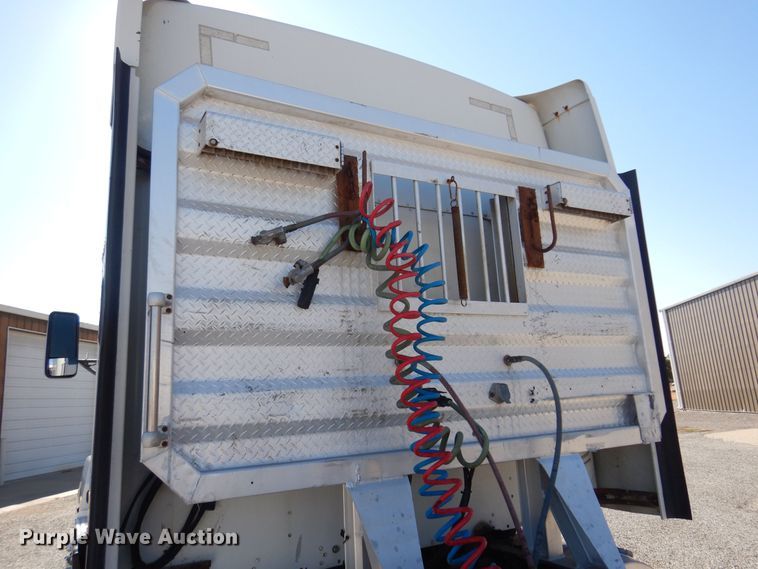 image for item KJ9024 2007 Kenworth T600B semi truck