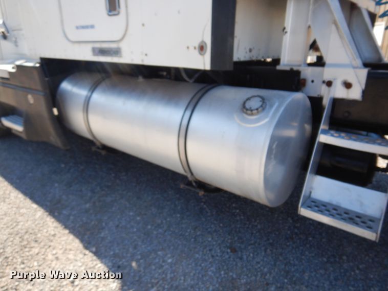 image for item KJ9024 2007 Kenworth T600B semi truck