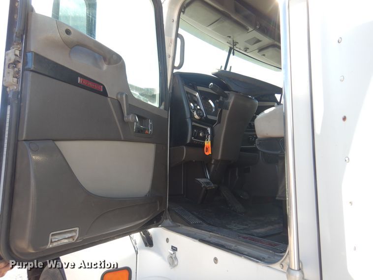 image for item KJ9024 2007 Kenworth T600B semi truck