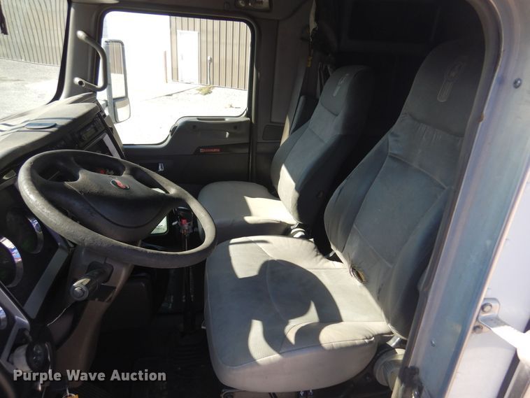 image for item KJ9024 2007 Kenworth T600B semi truck