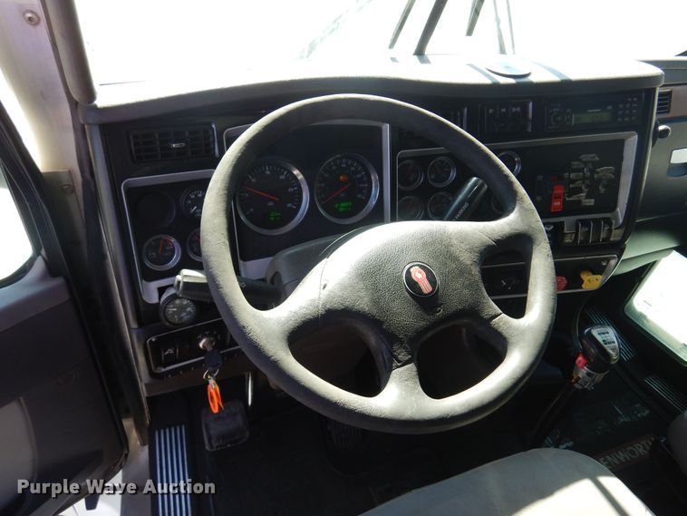 image for item KJ9024 2007 Kenworth T600B semi truck