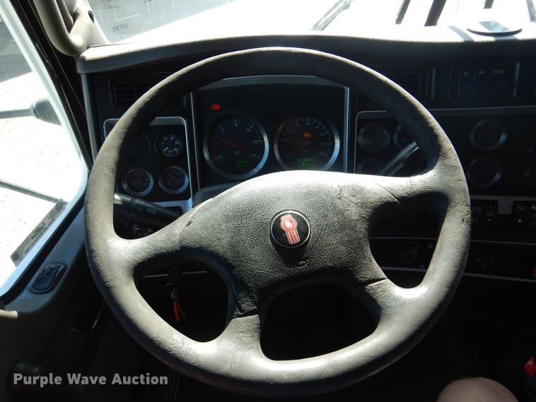 image for item KJ9024 2007 Kenworth T600B semi truck
