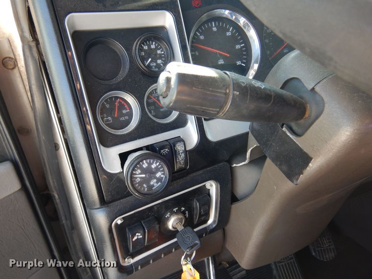 image for item KJ9024 2007 Kenworth T600B semi truck