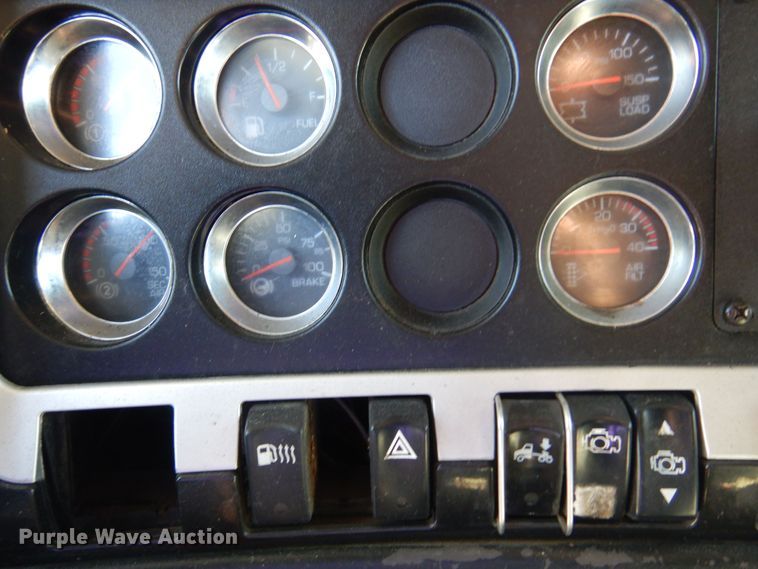 image for item KJ9024 2007 Kenworth T600B semi truck