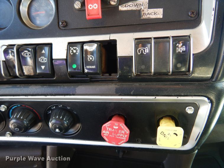 image for item KJ9024 2007 Kenworth T600B semi truck