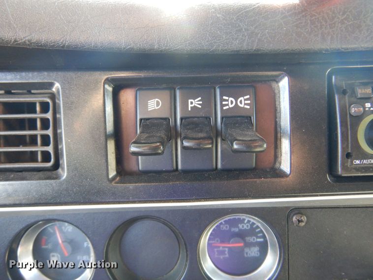 image for item KJ9024 2007 Kenworth T600B semi truck