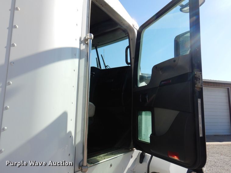 image for item KJ9024 2007 Kenworth T600B semi truck