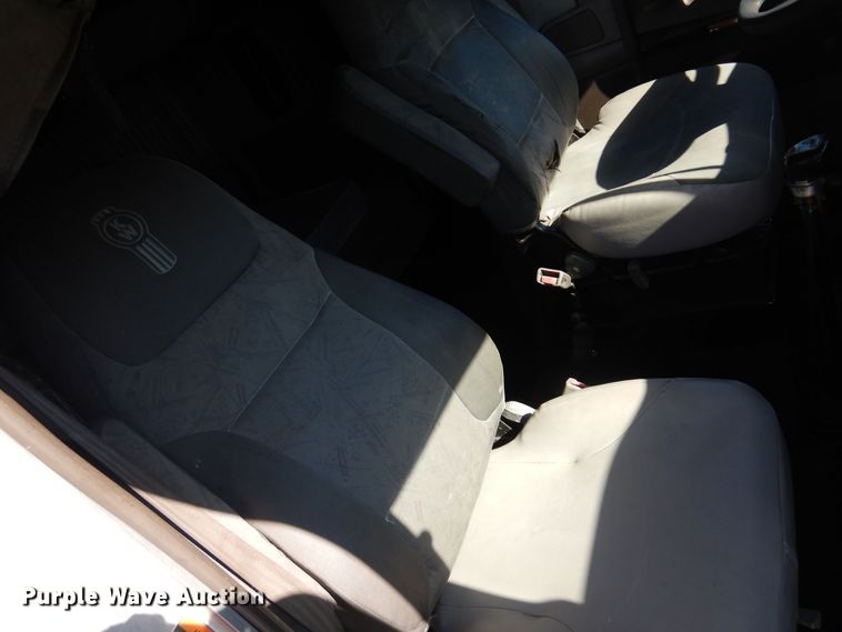 image for item KJ9024 2007 Kenworth T600B semi truck