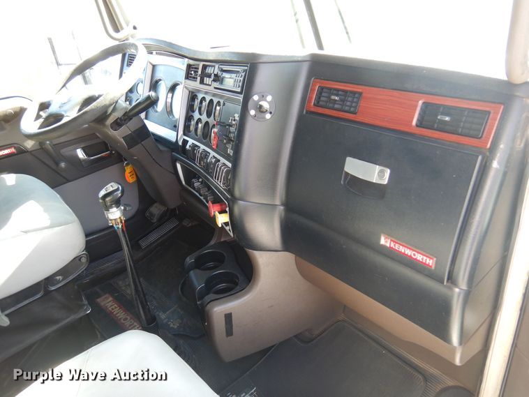 image for item KJ9024 2007 Kenworth T600B semi truck