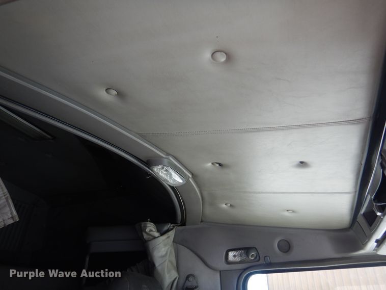 image for item KJ9024 2007 Kenworth T600B semi truck