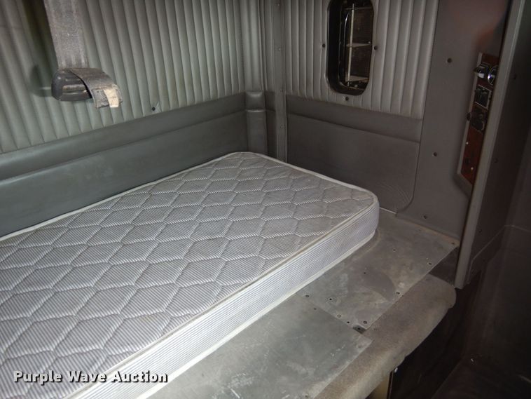 image for item KJ9024 2007 Kenworth T600B semi truck