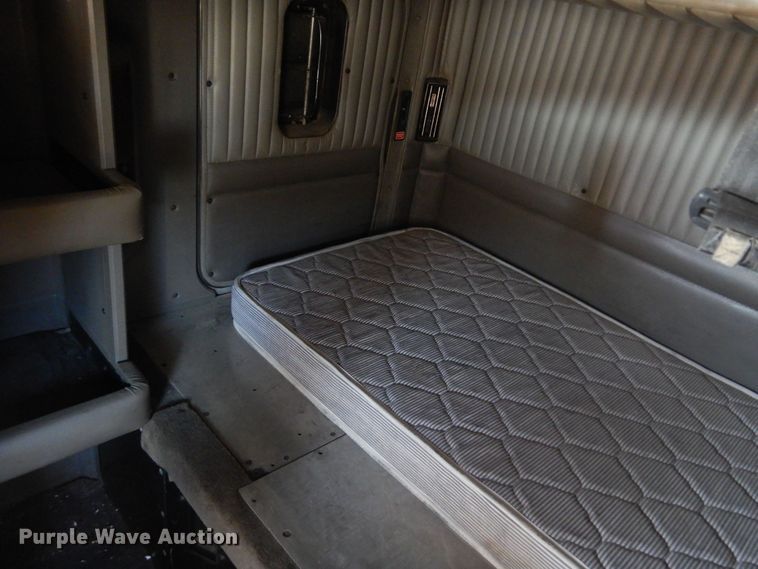 image for item KJ9024 2007 Kenworth T600B semi truck