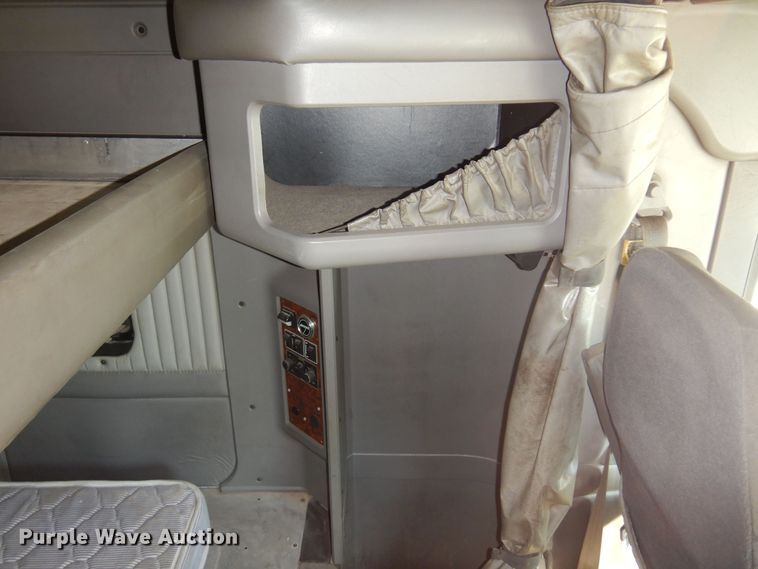 image for item KJ9024 2007 Kenworth T600B semi truck