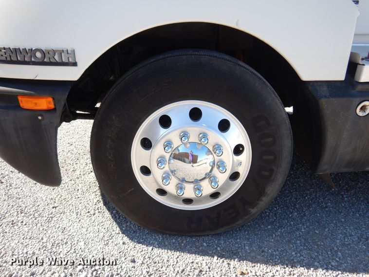 image for item KJ9024 2007 Kenworth T600B semi truck
