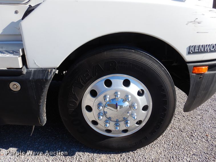 image for item KJ9024 2007 Kenworth T600B semi truck