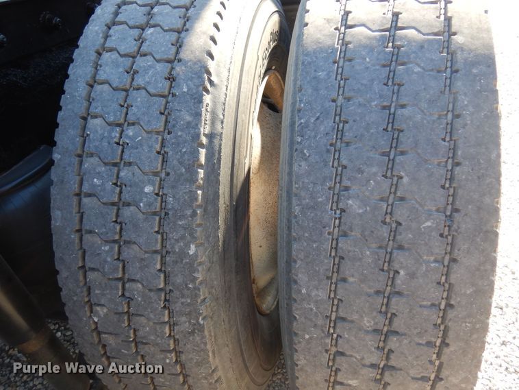 image for item KJ9024 2007 Kenworth T600B semi truck