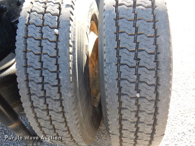 image for item KJ9024 2007 Kenworth T600B semi truck