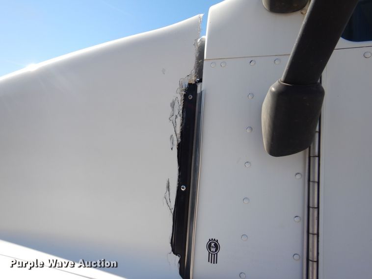 image for item KJ9024 2007 Kenworth T600B semi truck