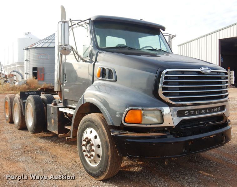 image for item KJ9031 2001 Sterling A9500  semi truck