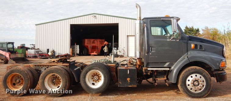image for item KJ9031 2001 Sterling A9500  semi truck