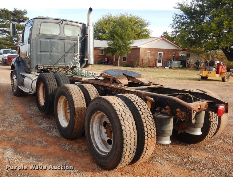 image for item KJ9031 2001 Sterling A9500  semi truck