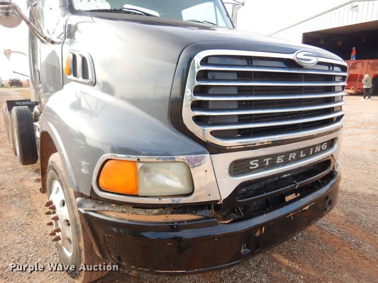 image for item KJ9031 2001 Sterling A9500  semi truck