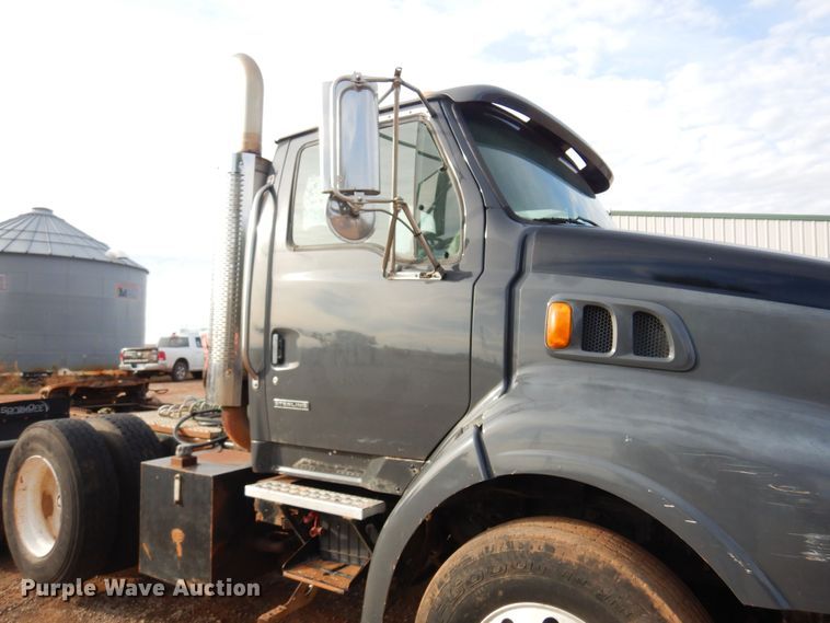 image for item KJ9031 2001 Sterling A9500  semi truck