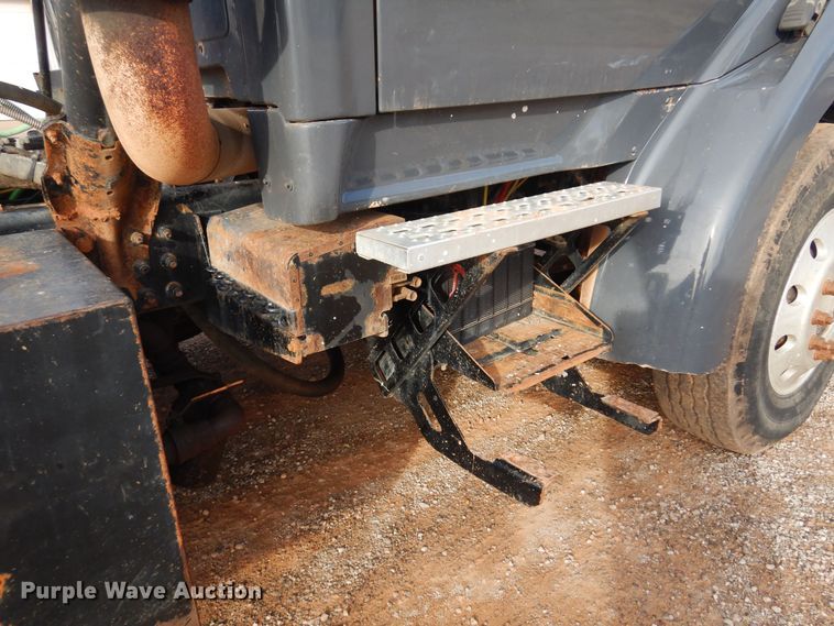 image for item KJ9031 2001 Sterling A9500  semi truck