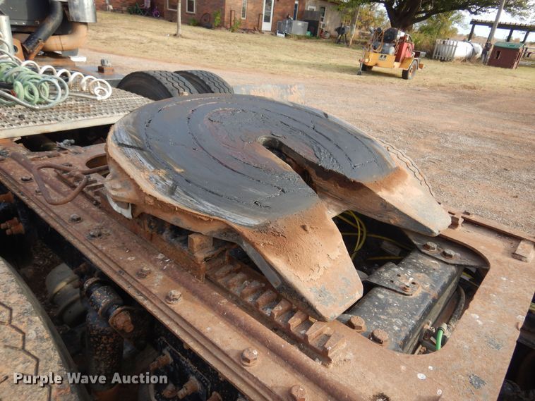 image for item KJ9031 2001 Sterling A9500  semi truck