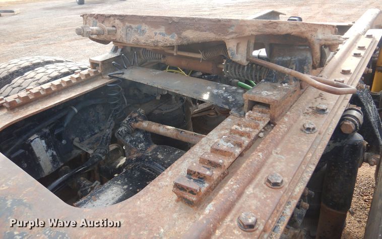 image for item KJ9031 2001 Sterling A9500  semi truck