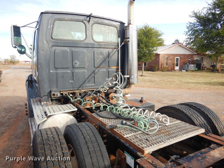 image for item KJ9031 2001 Sterling A9500  semi truck