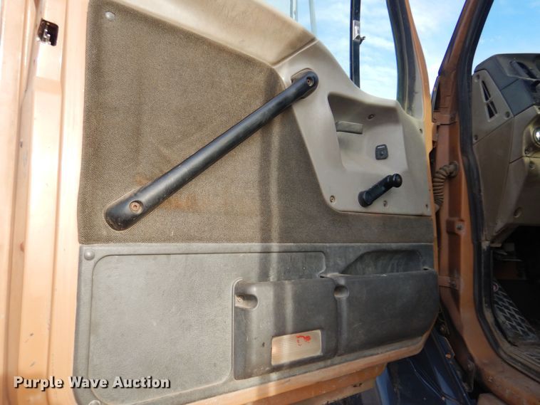 image for item KJ9031 2001 Sterling A9500  semi truck