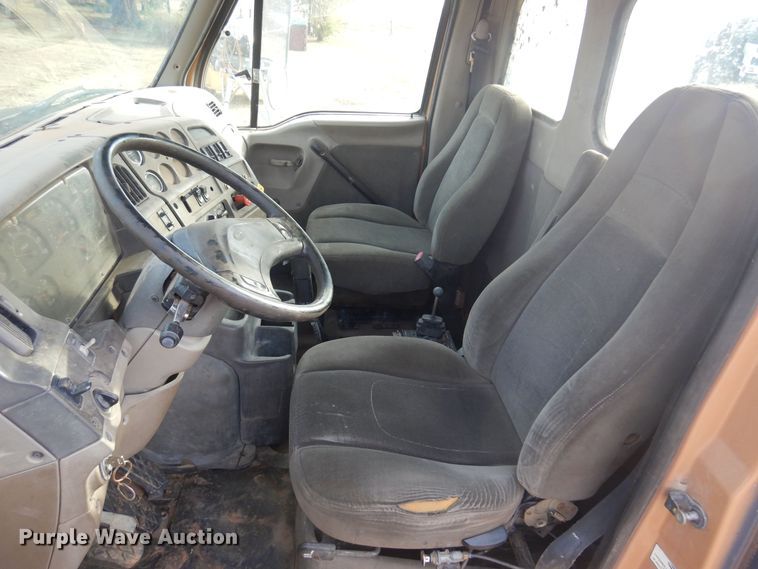 image for item KJ9031 2001 Sterling A9500  semi truck