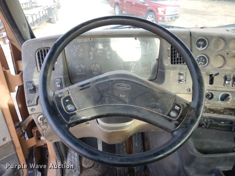 image for item KJ9031 2001 Sterling A9500  semi truck