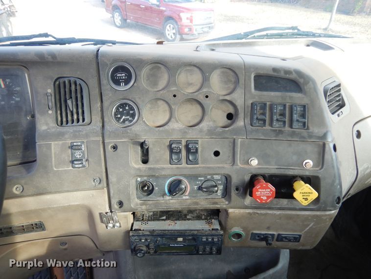 image for item KJ9031 2001 Sterling A9500  semi truck