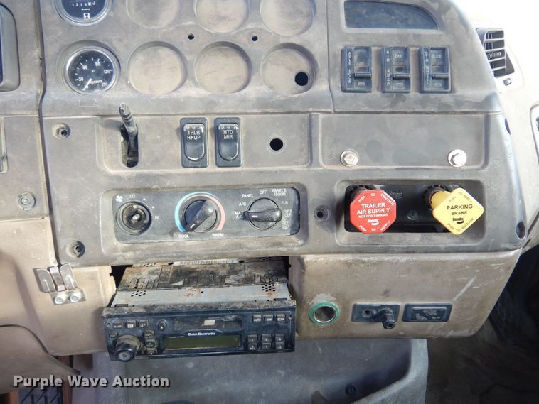 image for item KJ9031 2001 Sterling A9500  semi truck