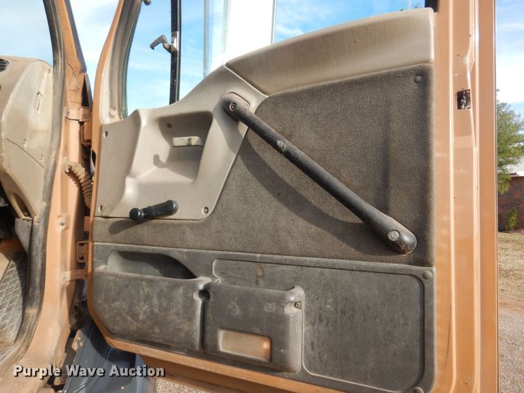 image for item KJ9031 2001 Sterling A9500  semi truck