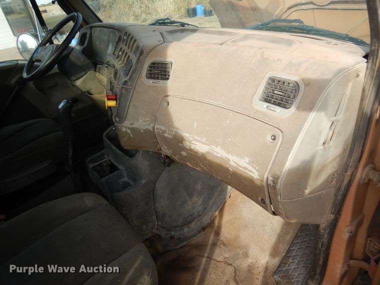 image for item KJ9031 2001 Sterling A9500  semi truck