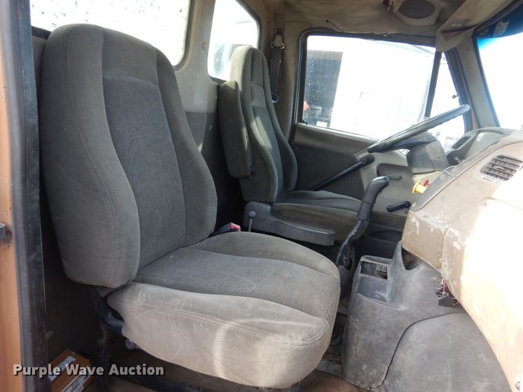 image for item KJ9031 2001 Sterling A9500  semi truck