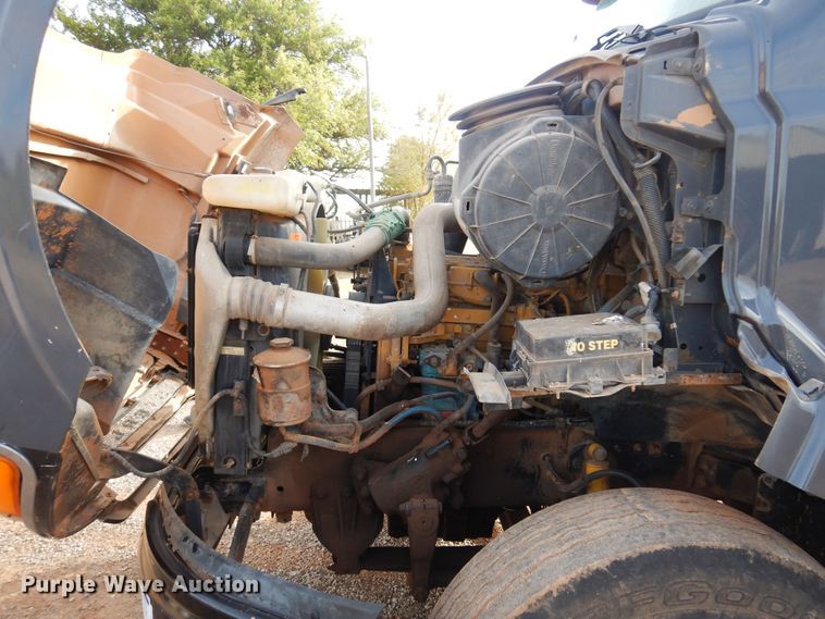 image for item KJ9031 2001 Sterling A9500  semi truck