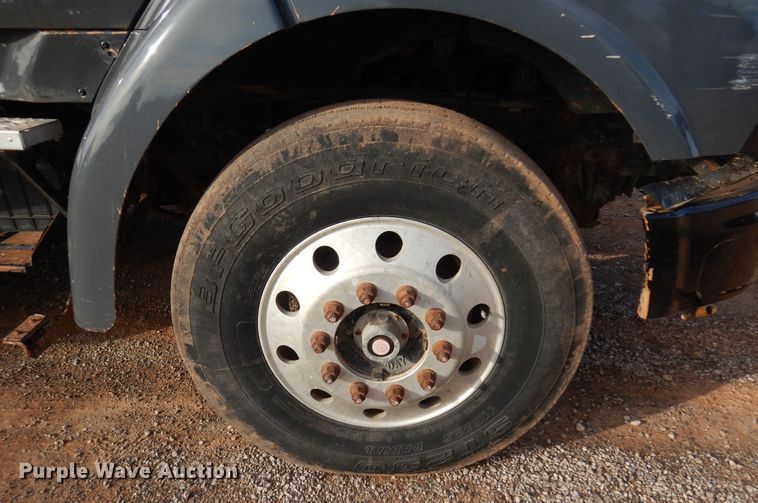 image for item KJ9031 2001 Sterling A9500  semi truck