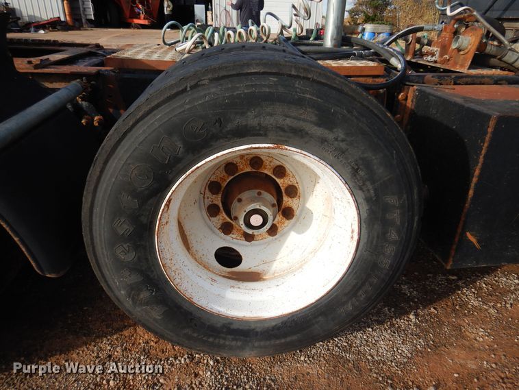 image for item KJ9031 2001 Sterling A9500  semi truck