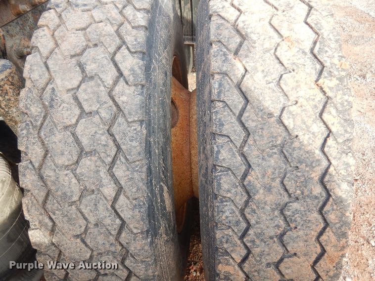 image for item KJ9031 2001 Sterling A9500  semi truck