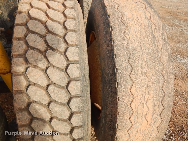 image for item KJ9031 2001 Sterling A9500  semi truck