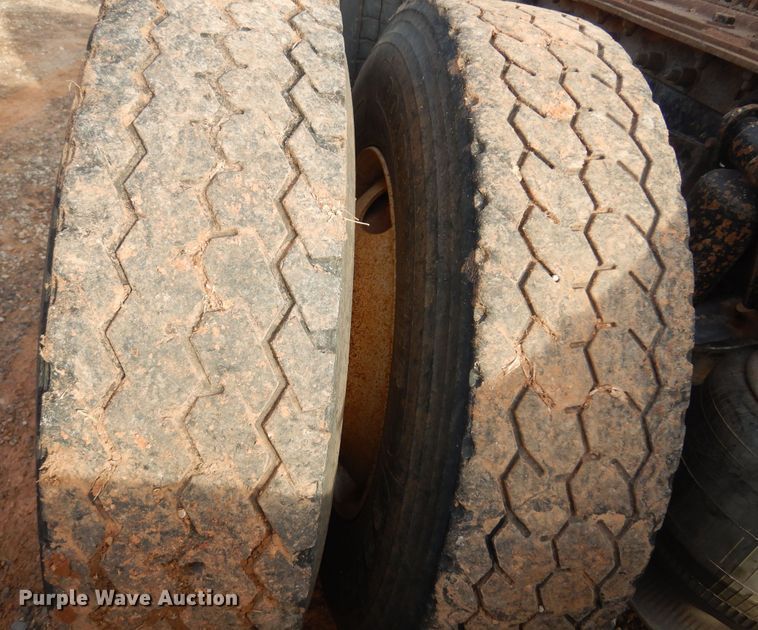 image for item KJ9031 2001 Sterling A9500  semi truck