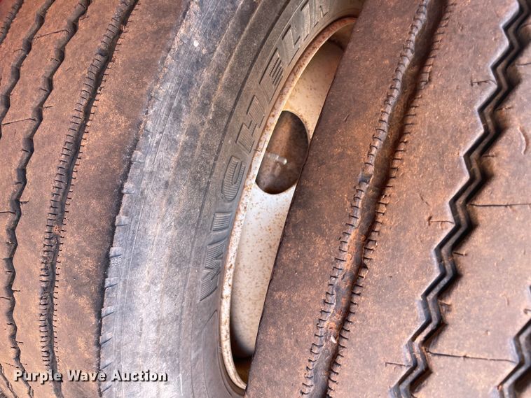 image for item KJ9760 1990 Nabors  drop deck trailer