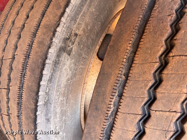 image for item KJ9760 1990 Nabors  drop deck trailer