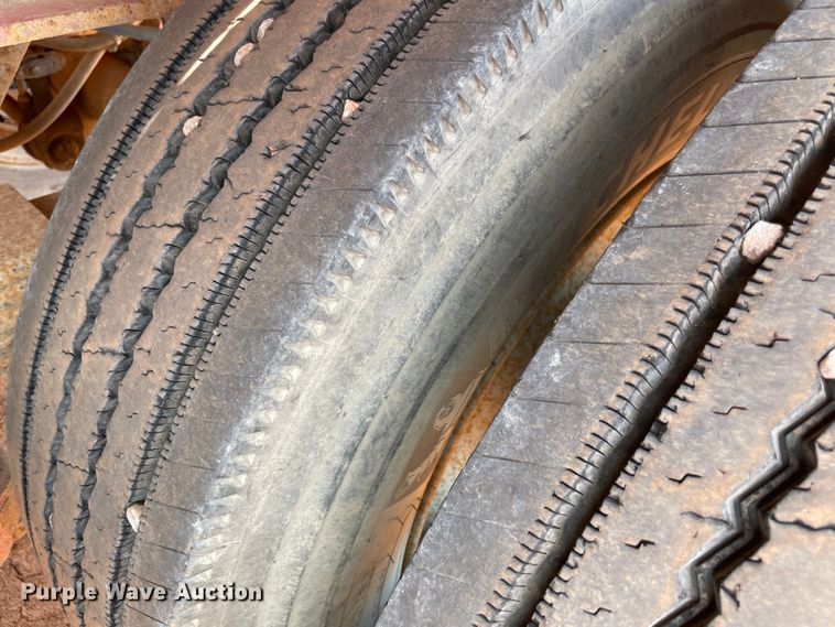 image for item KJ9769 1980 Nabors  flatbed trailer